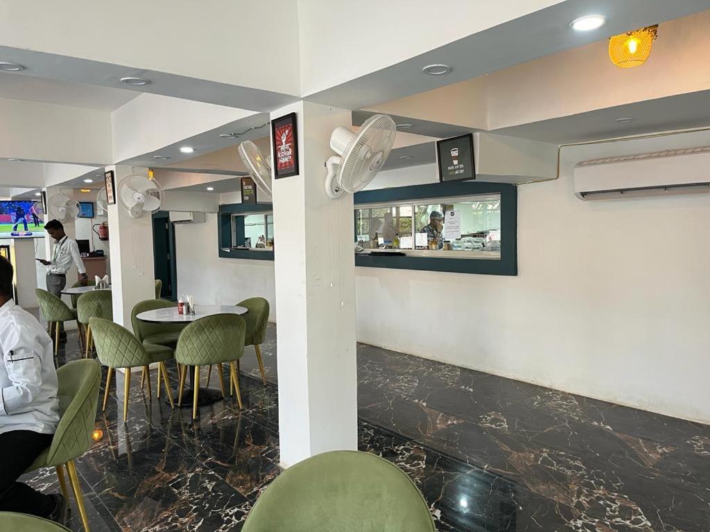Hotel Eco Park Rewa Bagian luar foto
