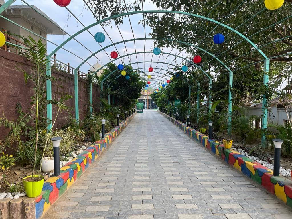 Hotel Eco Park Rewa Bagian luar foto