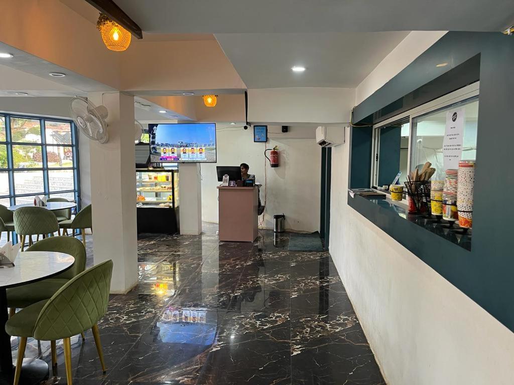 Hotel Eco Park Rewa Bagian luar foto