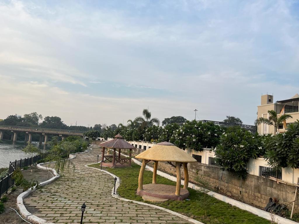 Hotel Eco Park Rewa Bagian luar foto