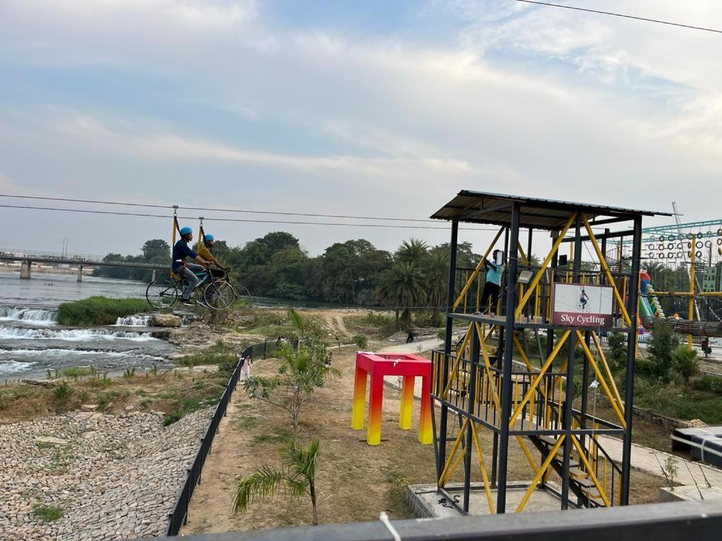 Hotel Eco Park Rewa Bagian luar foto