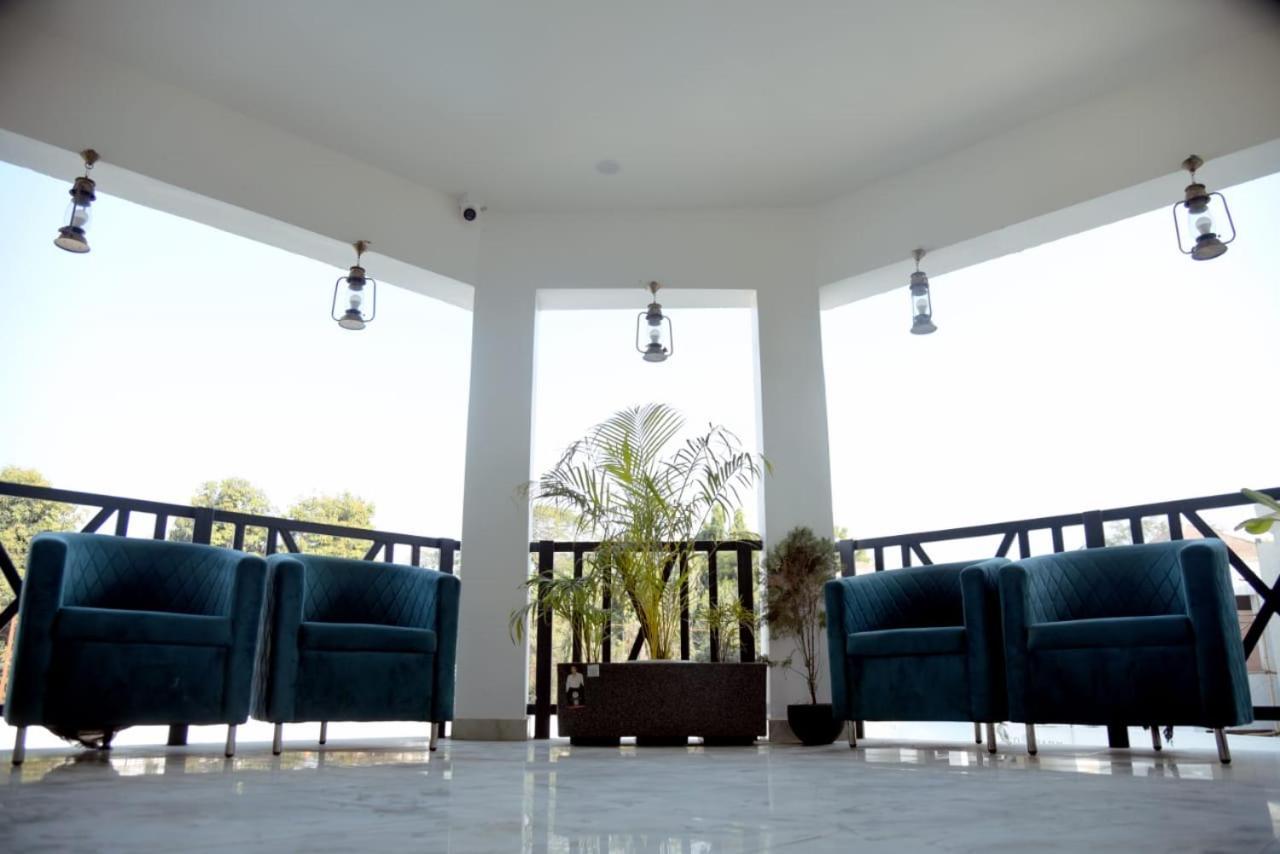 Hotel Eco Park Rewa Bagian luar foto