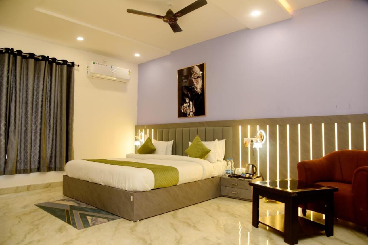 Hotel Eco Park Rewa Bagian luar foto