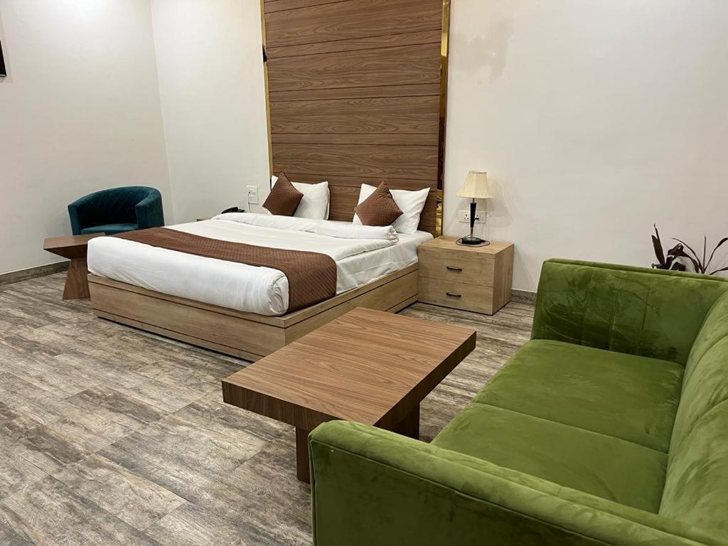Hotel Eco Park Rewa Bagian luar foto