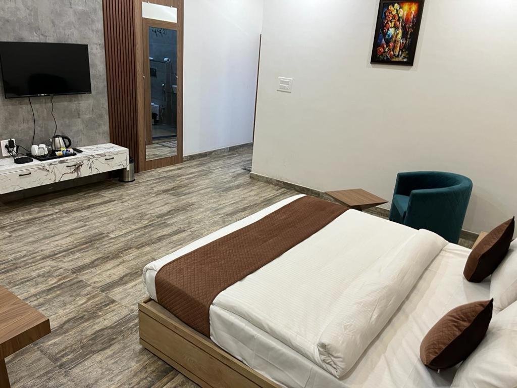 Hotel Eco Park Rewa Bagian luar foto